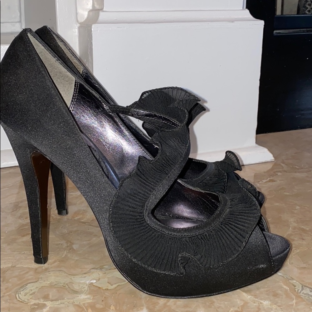 Charles David black ribbon heels